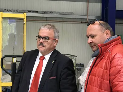 Personen bei „Landrat Frank Vogel lobt Arbeit der Peter Riedel GmbH bei zweistündigem Besuch“