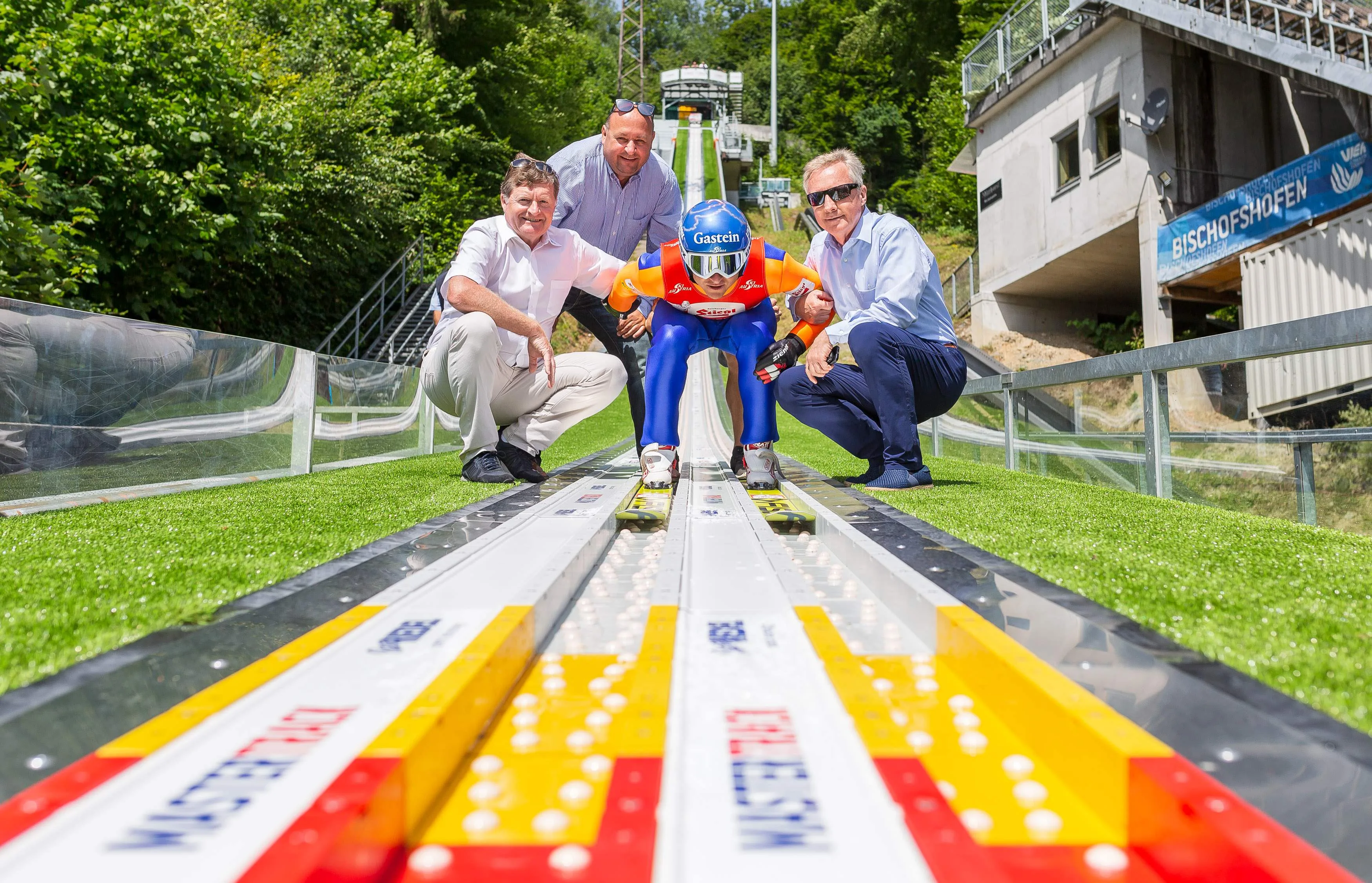 Personen im Umfeld von „Kombinierer Bernhard Gruber eröffnete neue Anlaufspur in Bischofshofen“