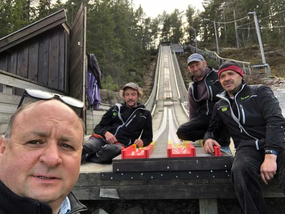 Personen im Umfeld von „Gjerpenkollen in Drammen (NOR) bekommt neue Riedel-Anlaufspur“