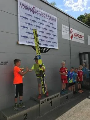 Personen im Umfeld von „Auftakt in Hinzenbach auf Top-Material“