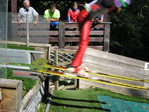 Personen im Umfeld von „Kindervierschanzentournee beendet - Hauptsponsor sichert Event schon jetzt Unterstützung im kommenden Jahr zu“