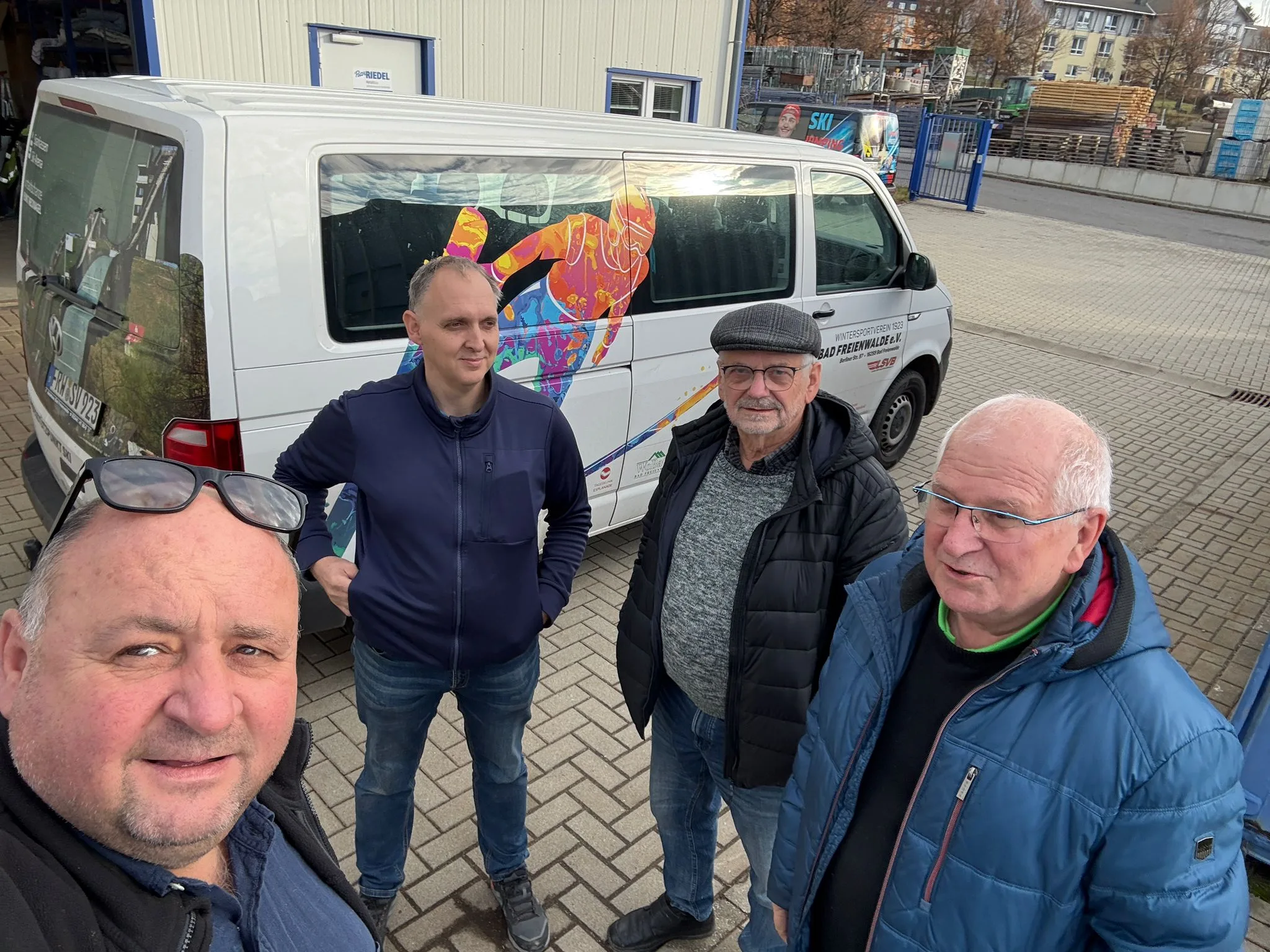 Personen im Umfeld von „Von Raschau in die Welt: Mobiles Skispringen nimmt Fahrt auf“
