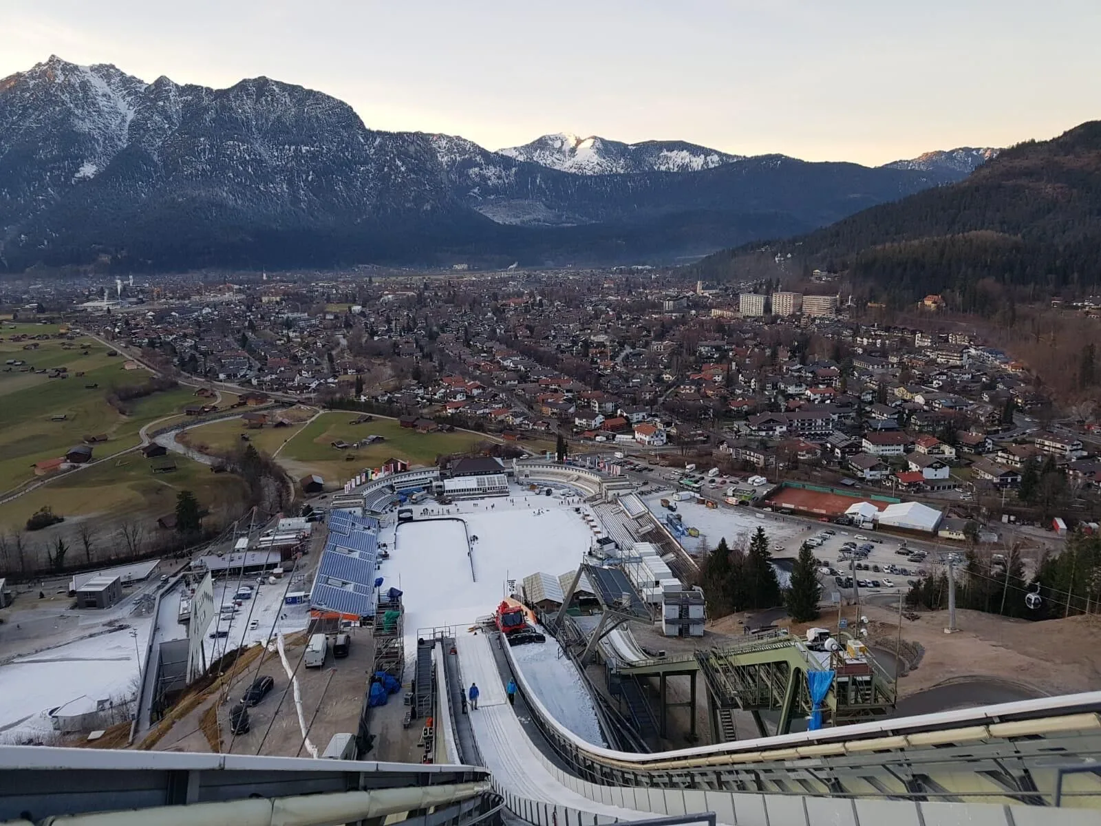 Außenaufnahme mit Landschaft und Himmel