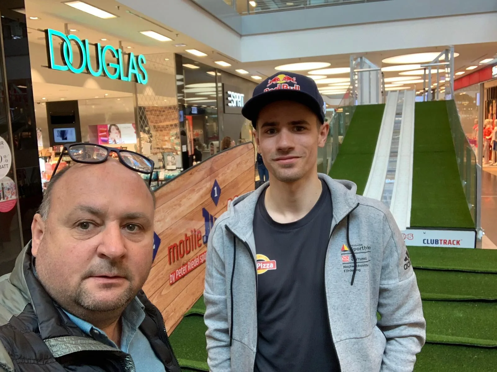 Personen im Umfeld von „Shop and Jump voller Erfolg!“