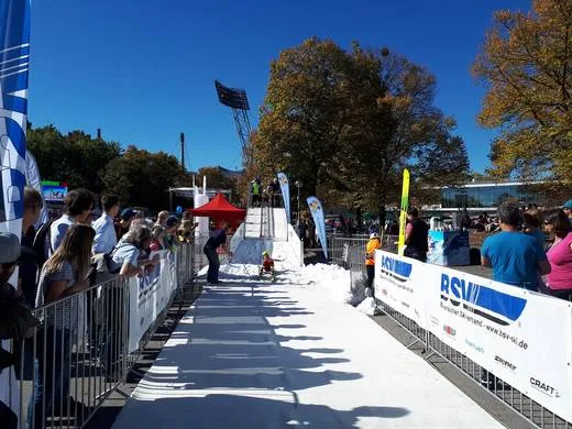 Personen im Umfeld von „Sommer-Skispringen beim Münchner Outdoorsportfestival“