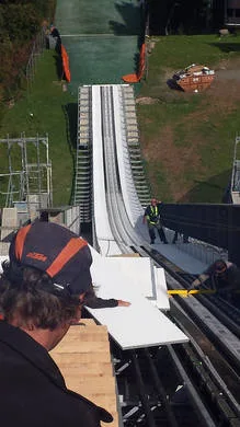 Personen im Umfeld von „Noch 5 Tage bis zum NK Sommer Grand Prix! Der Wettlauf gegen die Zeit ist gewonnen: Nun liegt „Double-Track“ auf Fichtelbergschanze“