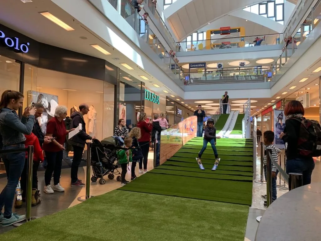Personengruppe bei „Shop and Jump voller Erfolg!“