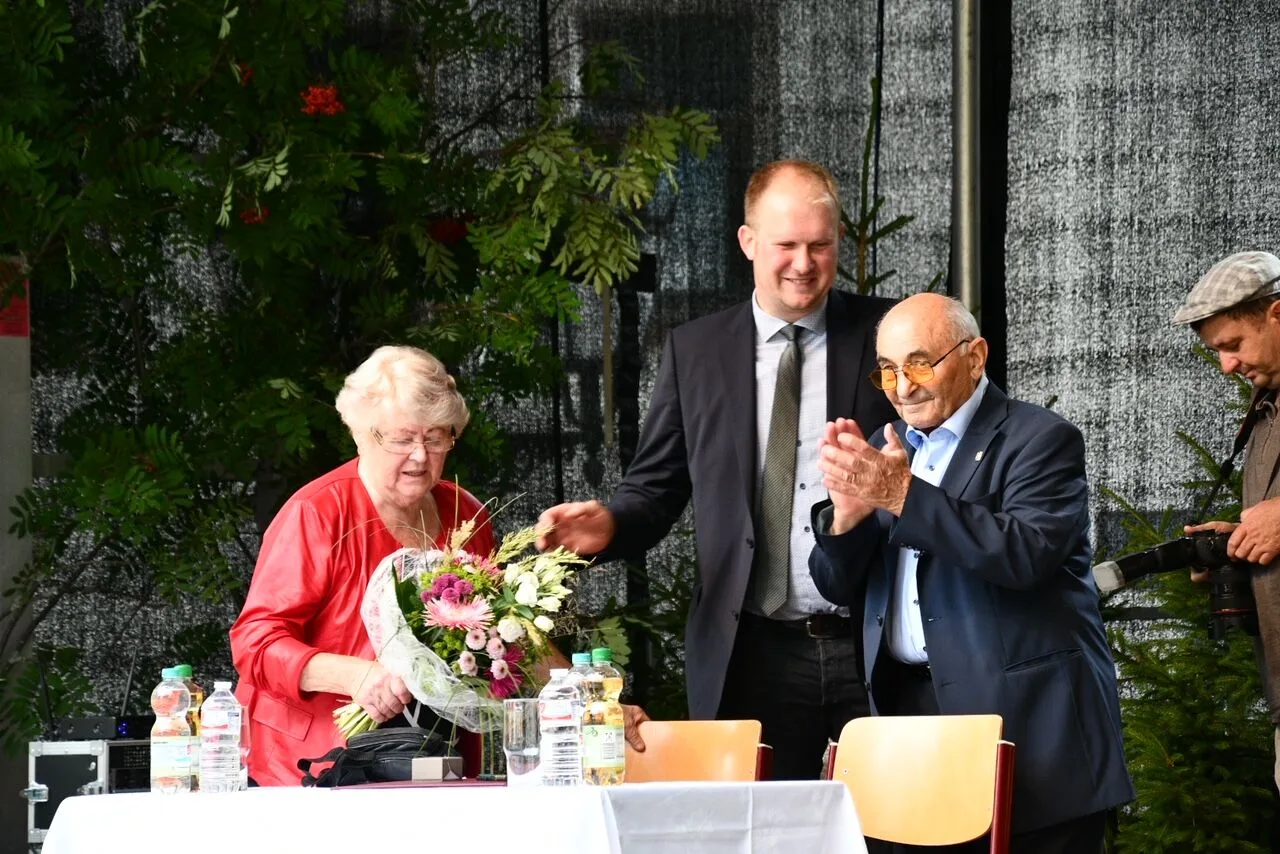 Personen bei „Eberhard Riedel Ehrenbürger von Oberwiesenthal!“