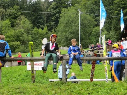 Personen im Umfeld von „15. Int. Kinder-Vierschanzentournee:“