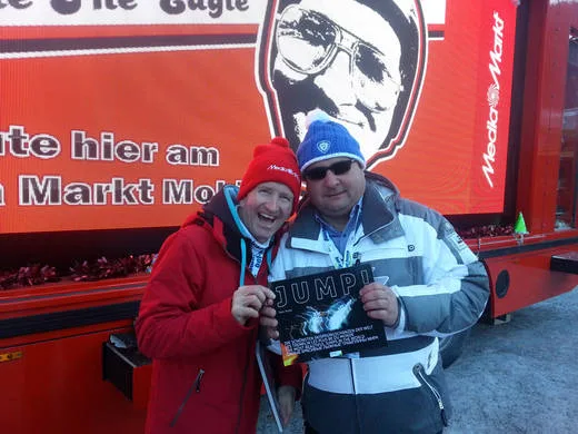 Personen im Umfeld von „Eddie the Eagle begeistert zum Neujahrsskispringen“