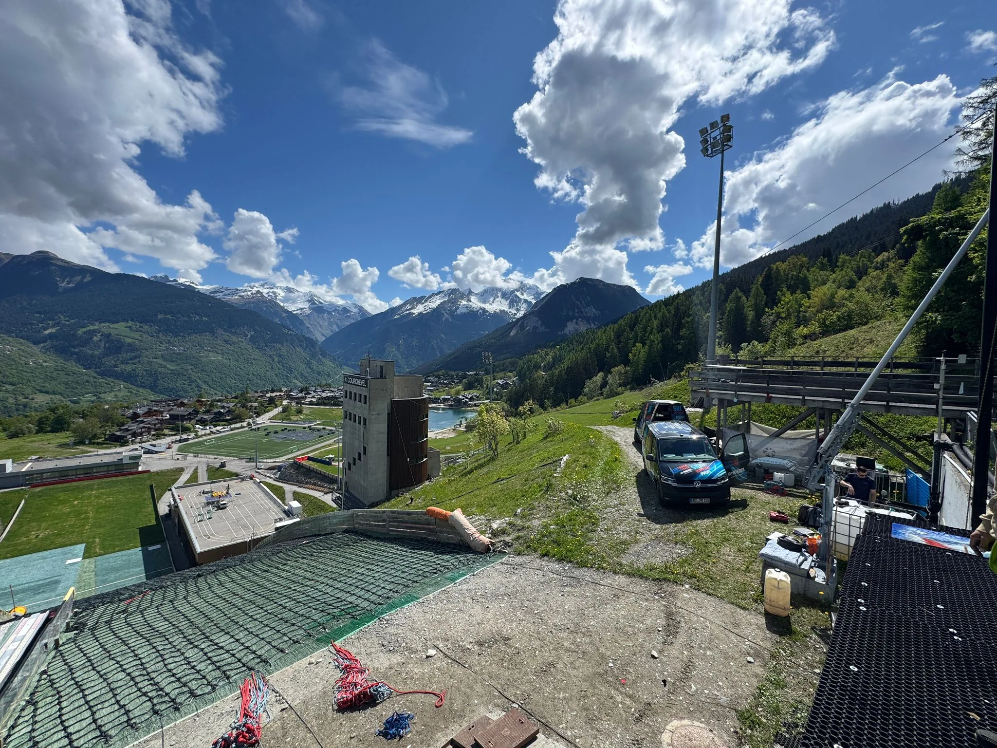 Außenaufnahme mit Landschaft und Himmel