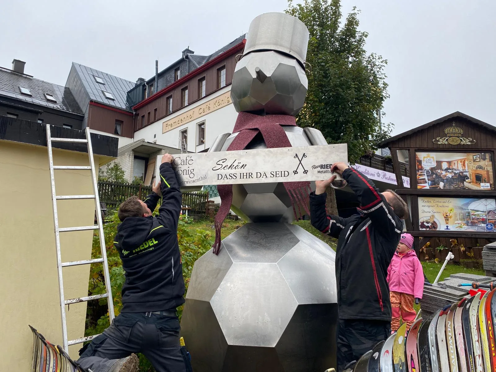 Personen im Umfeld von „Unser Schneemann zieht um!“