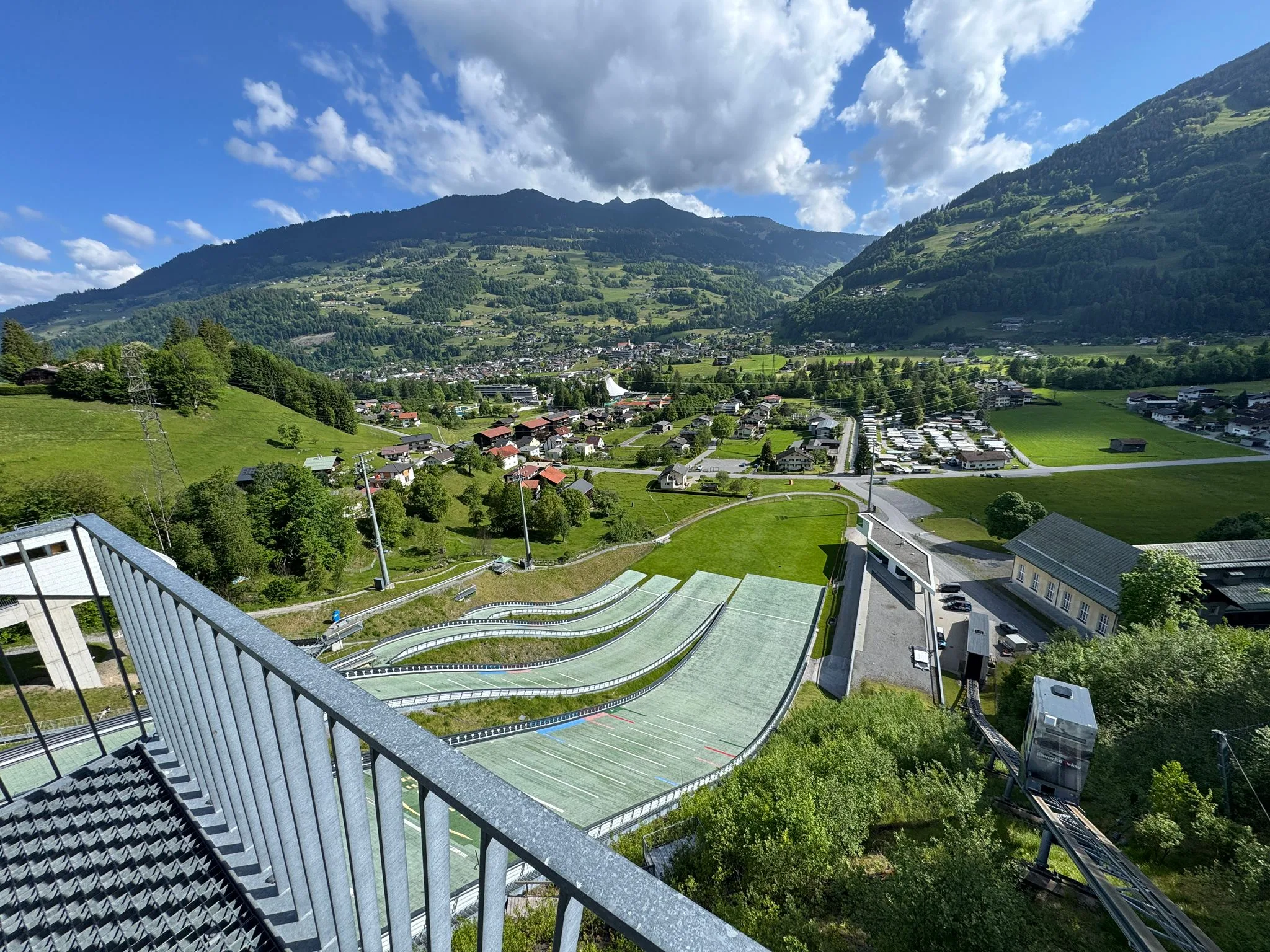 Außenaufnahme mit Landschaft und Himmel