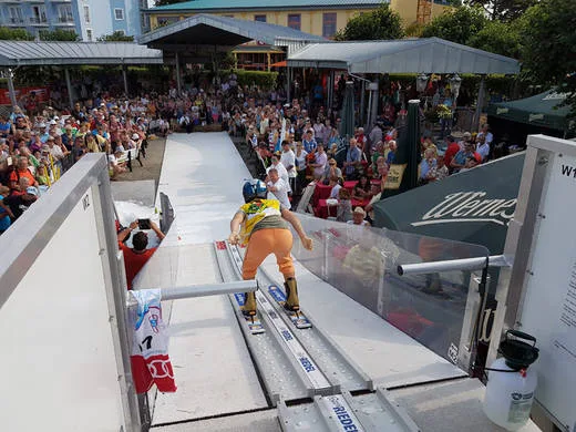 Personengruppe bei „Skispringen am Strand von Zinnowitz ein großer Erfolg“