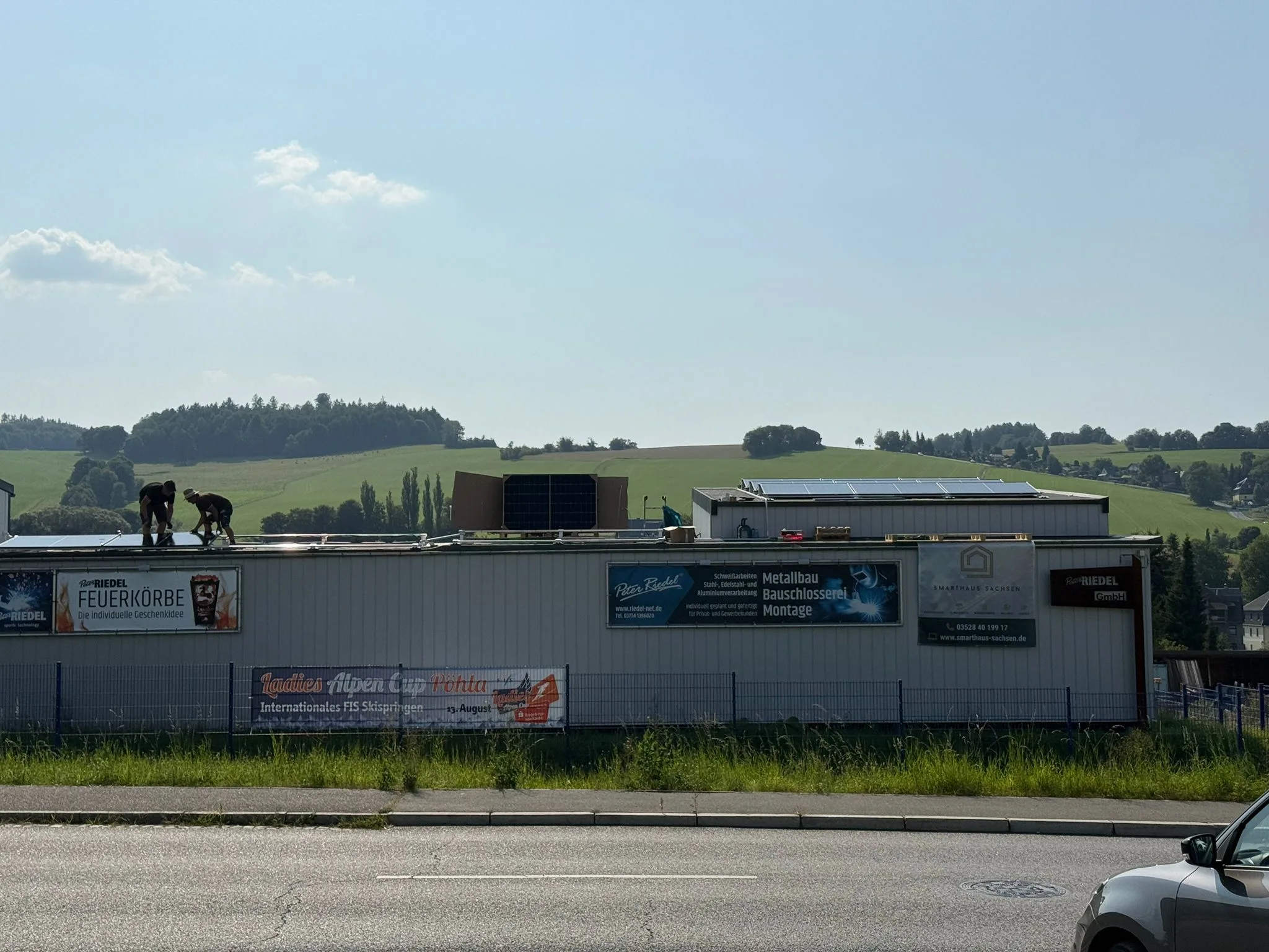 Außenaufnahme mit Landschaft und Himmel