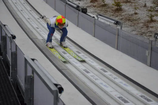 Personen im Umfeld von „DSV-Jugendpokal feiert Finale auf neu sanierter Oberwiesenthaler Schanze“